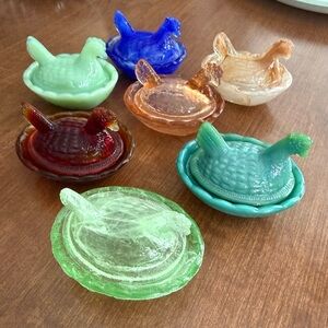 Lot of 7 Mini hen on nests, some new a couple vintage, 1 is a glower *READ*